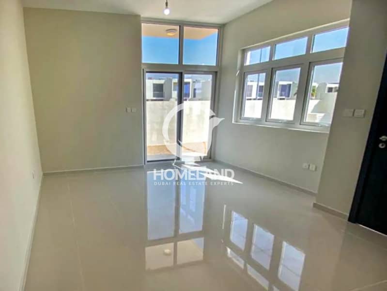 Spacious Layout | Corner Unit | Large Plot - Image 9