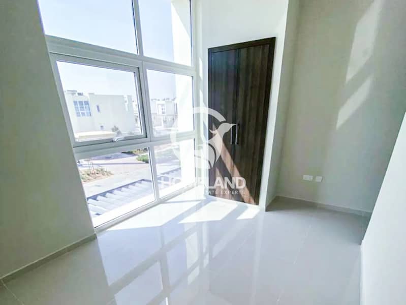 Spacious Layout | Corner Unit | Large Plot - Image 11