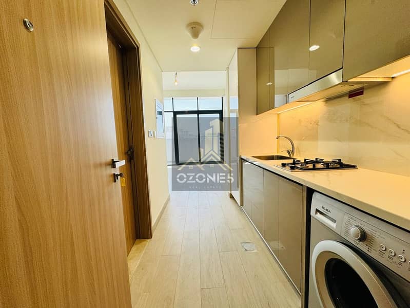 High Floor, Pool & Boulevard View, Chiller Free, Ready To Move