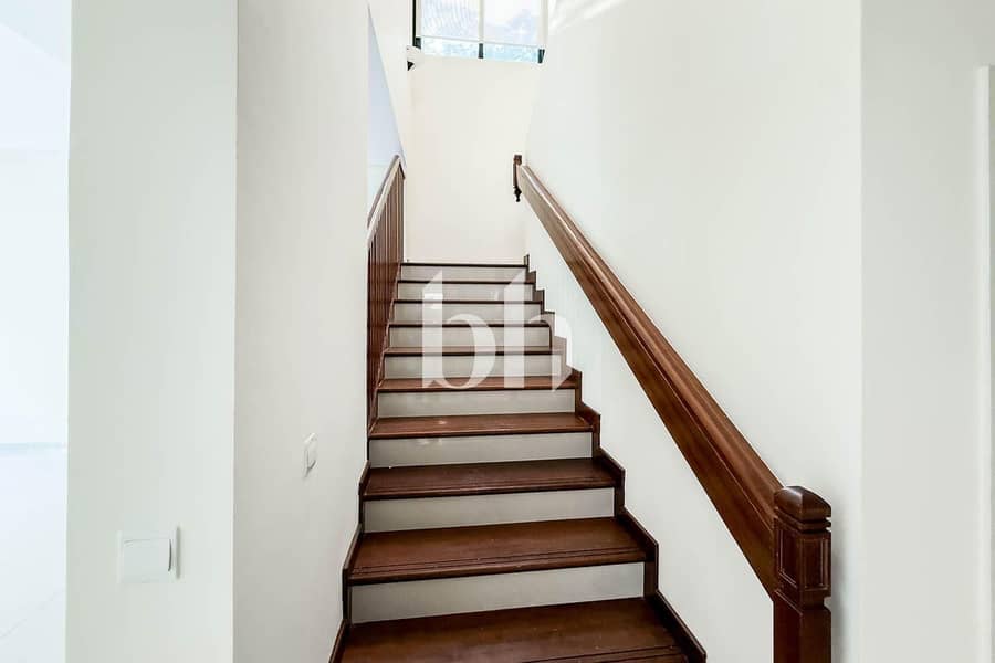 Huge Plot | Unfurnished | Well Maintained - Image 11