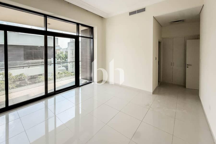 Huge Plot | Unfurnished | Well Maintained - Image 14