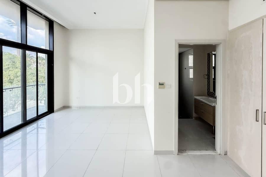 Huge Plot | Unfurnished | Well Maintained - Image 17