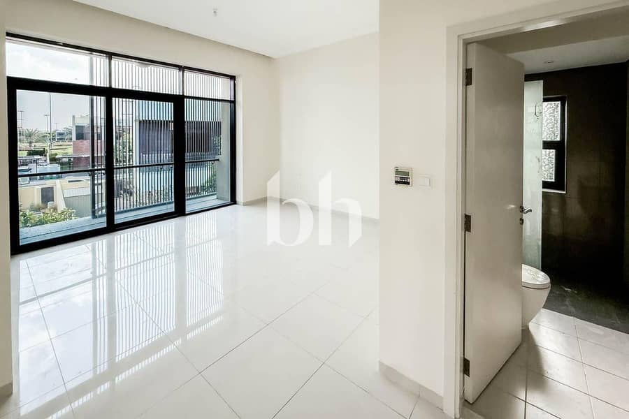 Huge Plot | Unfurnished | Well Maintained - Image 19