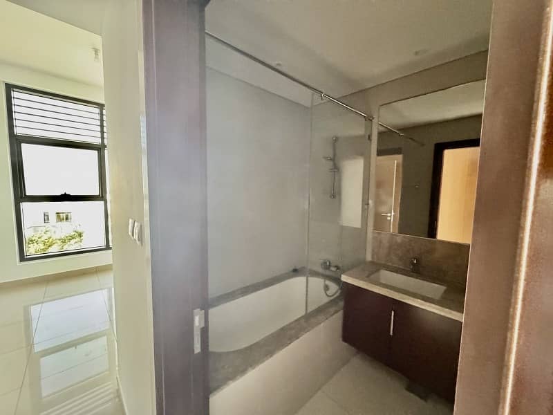 LAGOON VIEW | READY TO MOVE IN | SPACIOUS | 2 BED - Image 11