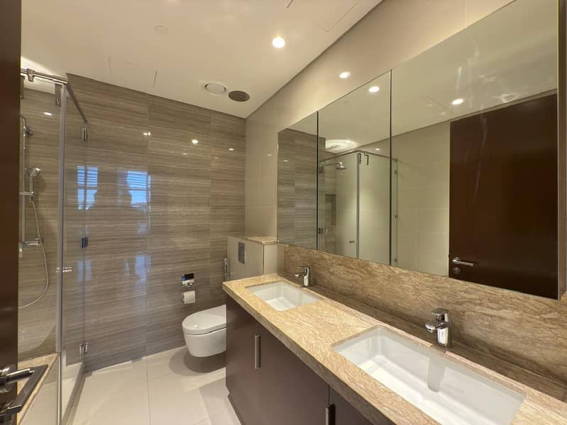 LAGOON VIEW | READY TO MOVE IN | SPACIOUS | 2 BED - Image 17