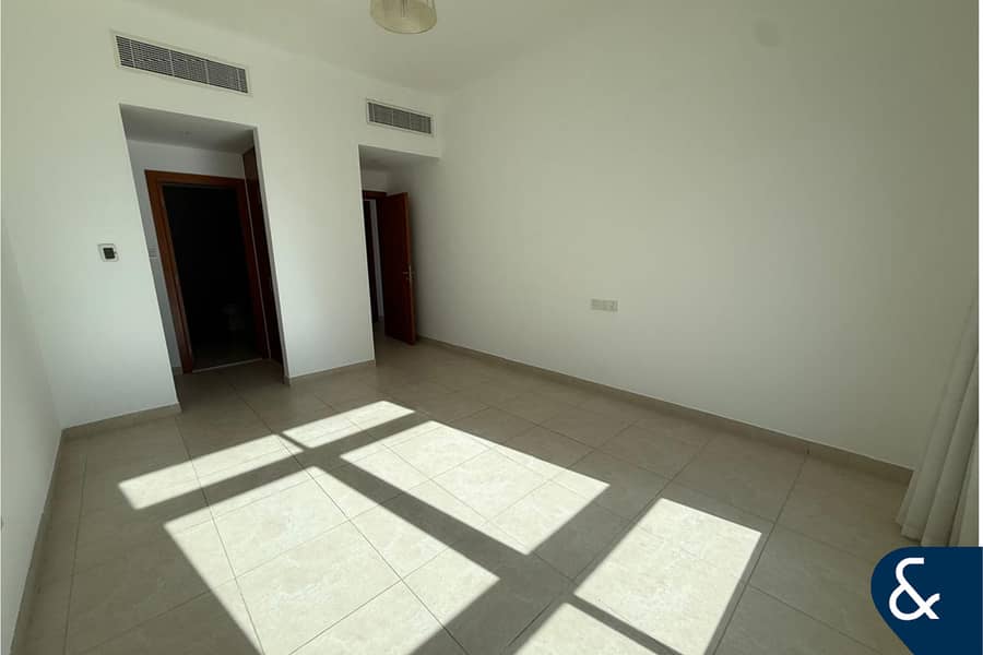 3 Bedrooms | VASTU | Lake views | Vacant - Image 8