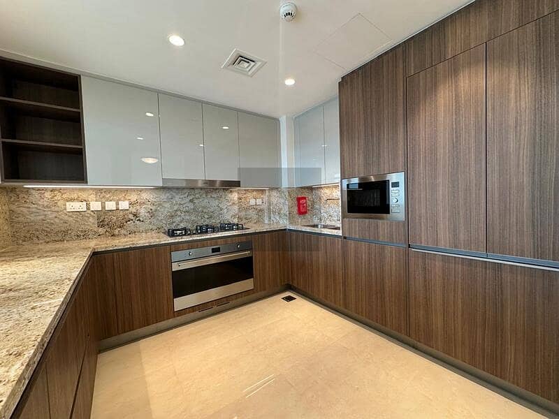 Spacious 3BR Apartment + Study I Prime Location