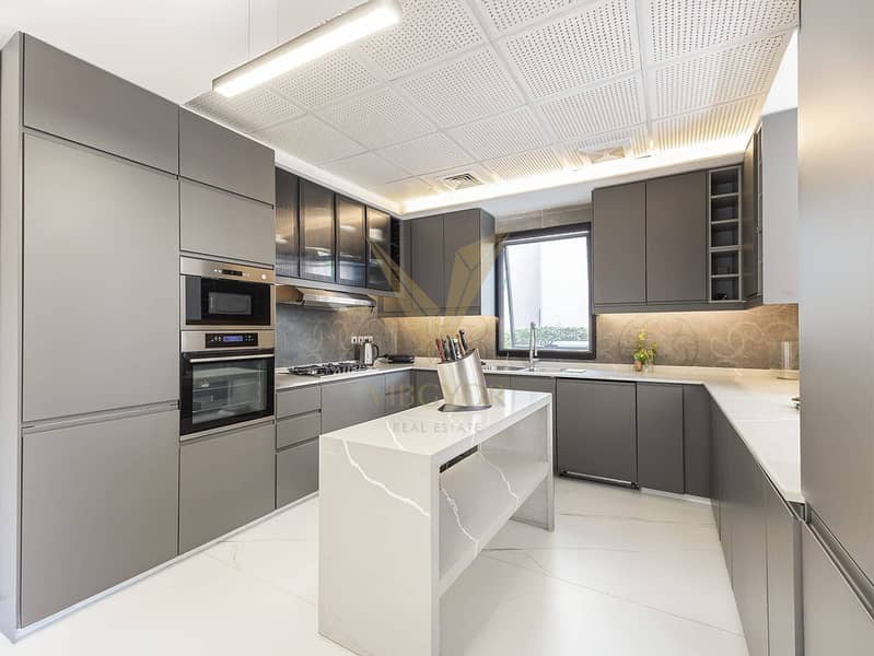 Luxury 4BR Villa | Private Pool With Lake Views