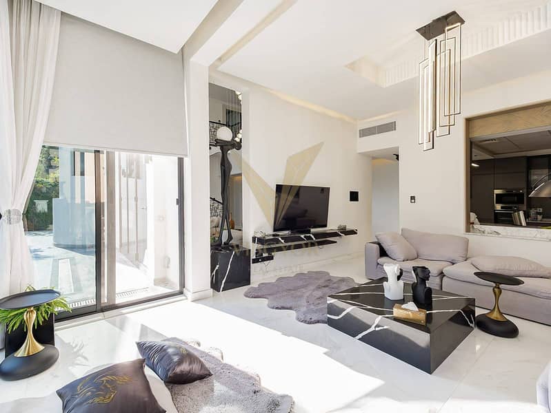 Luxury 4BR Villa | Private Pool With Lake Views