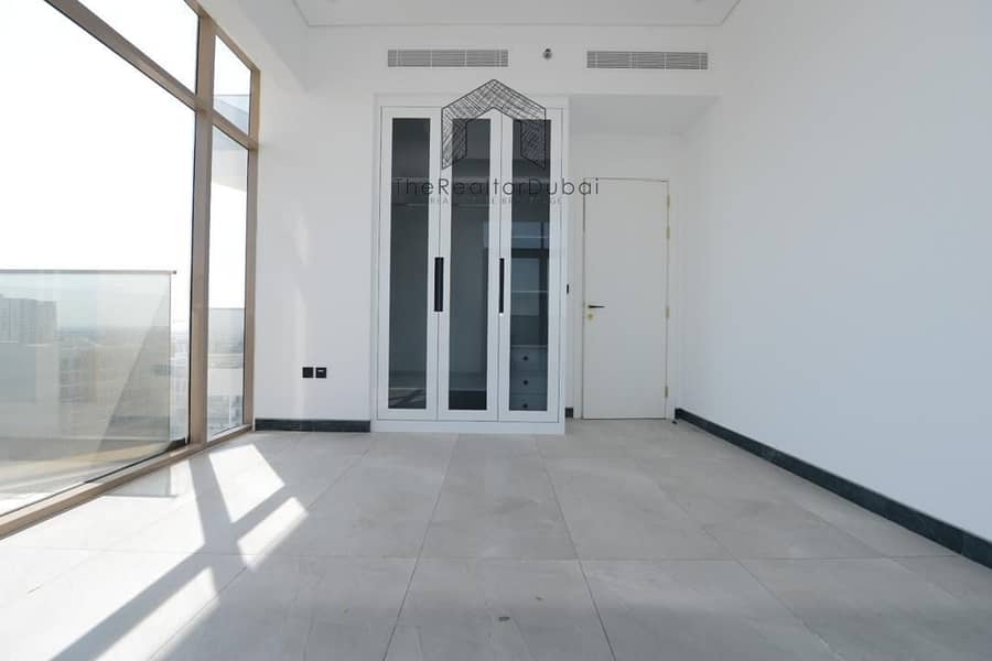 Vacant | Large size | High Floor - Image 7