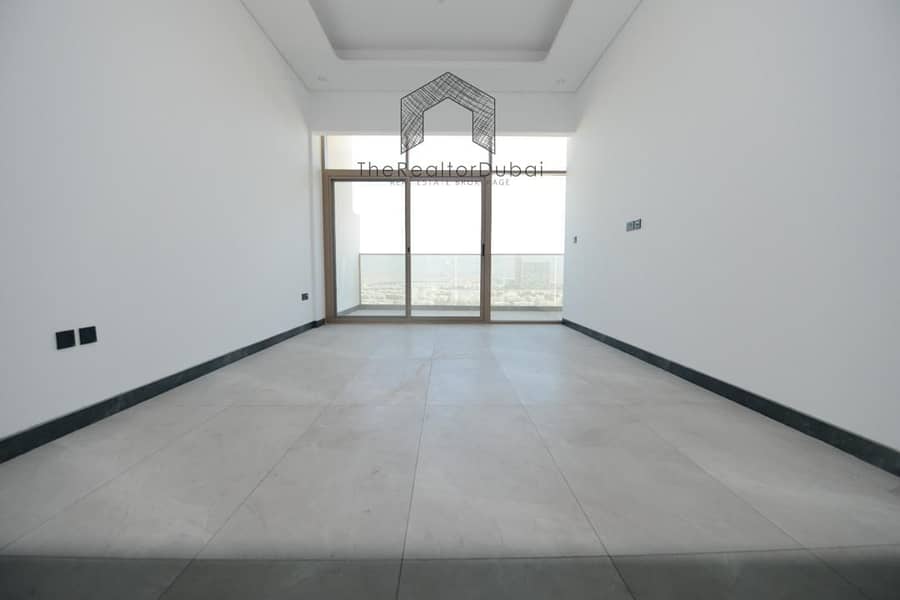 Vacant | Large size | High Floor - Image 8