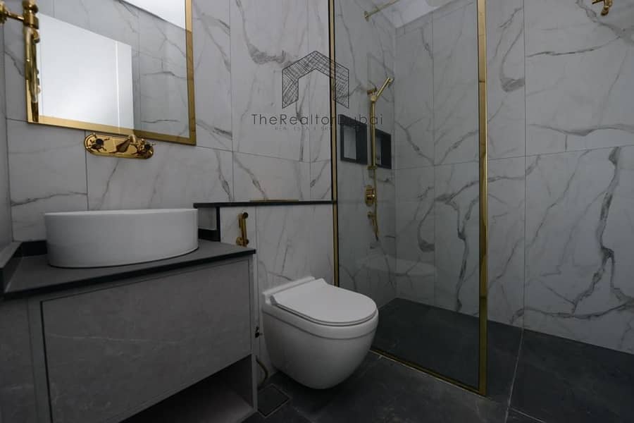 Vacant | Large size | High Floor - Image 12