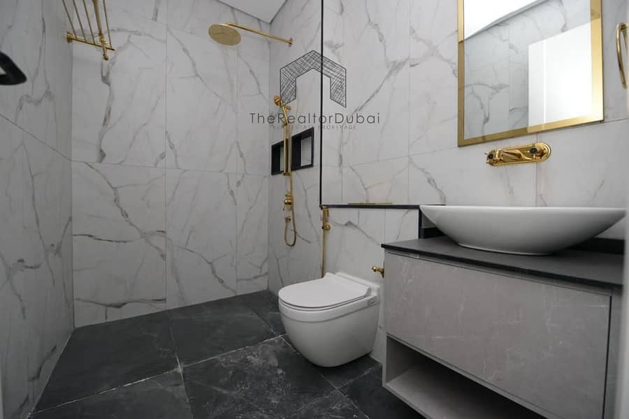 Vacant | Large size | High Floor - Image 13