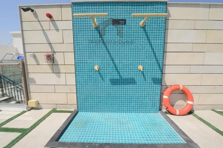 Vacant | Large size | High Floor - Image 15