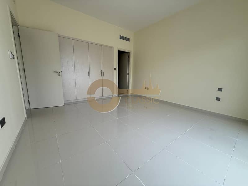 Elegant 4BR | Spacious Layout | Highly Desired - Image 6