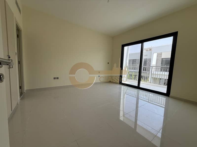 Elegant 4BR | Spacious Layout | Highly Desired - Image 7