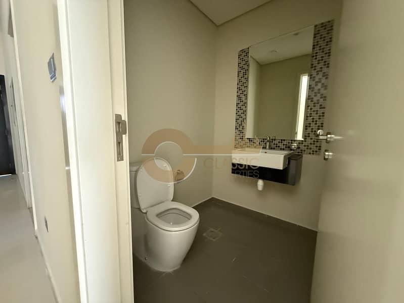 Elegant 4BR | Spacious Layout | Highly Desired - Image 8