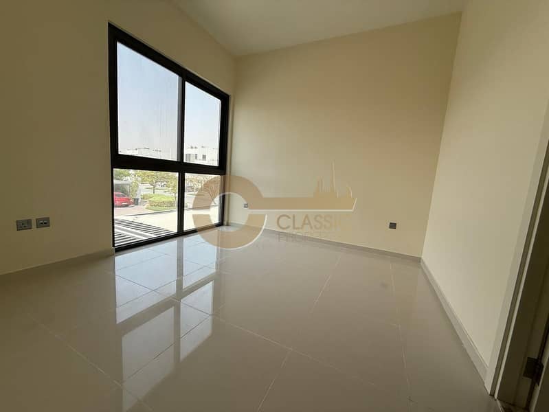 Elegant 4BR | Spacious Layout | Highly Desired - Image 9