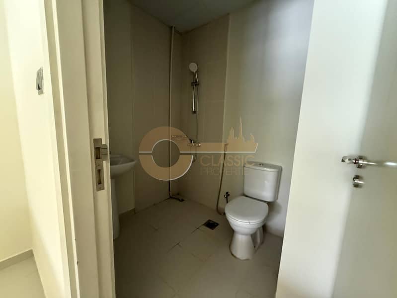 Elegant 4BR | Spacious Layout | Highly Desired - Image 11