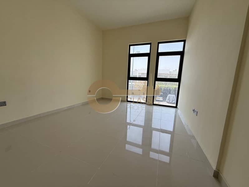 Elegant 4BR | Spacious Layout | Highly Desired - Image 14