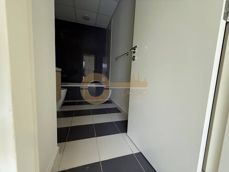 Elegant 4BR | Spacious Layout | Highly Desired - Image 15