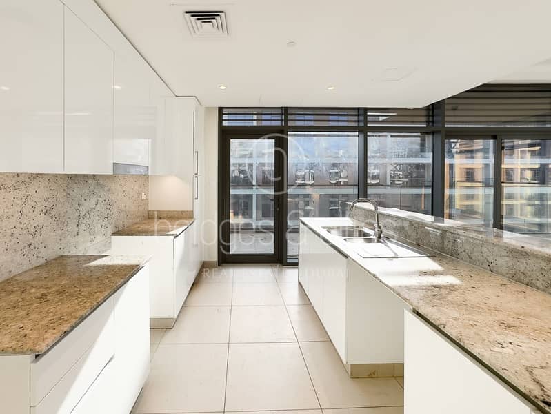 CORNER 2 BED | PARK AND POOL VIEW | GREAT LAYOUT - Image 6