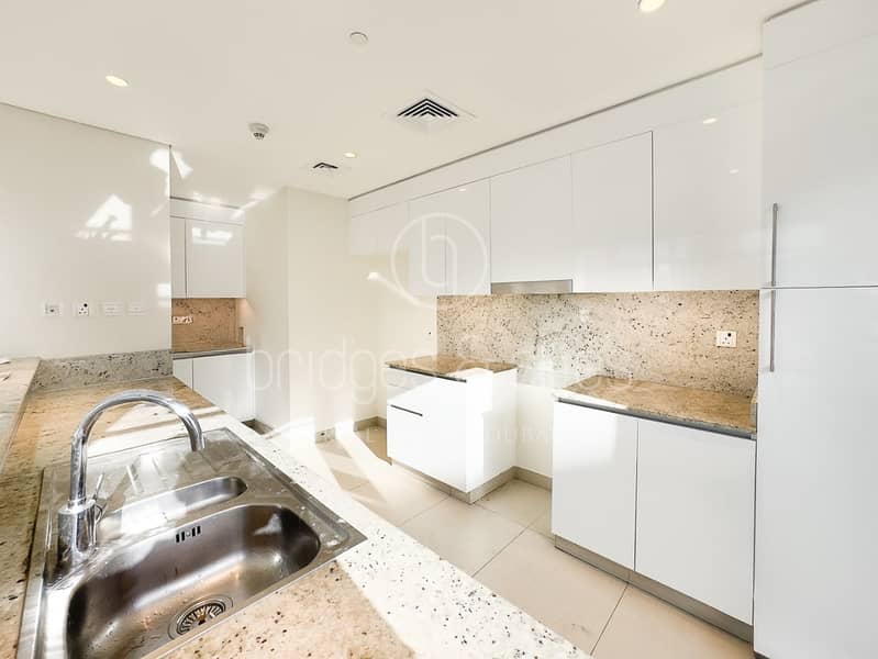 CORNER 2 BED | PARK AND POOL VIEW | GREAT LAYOUT - Image 7