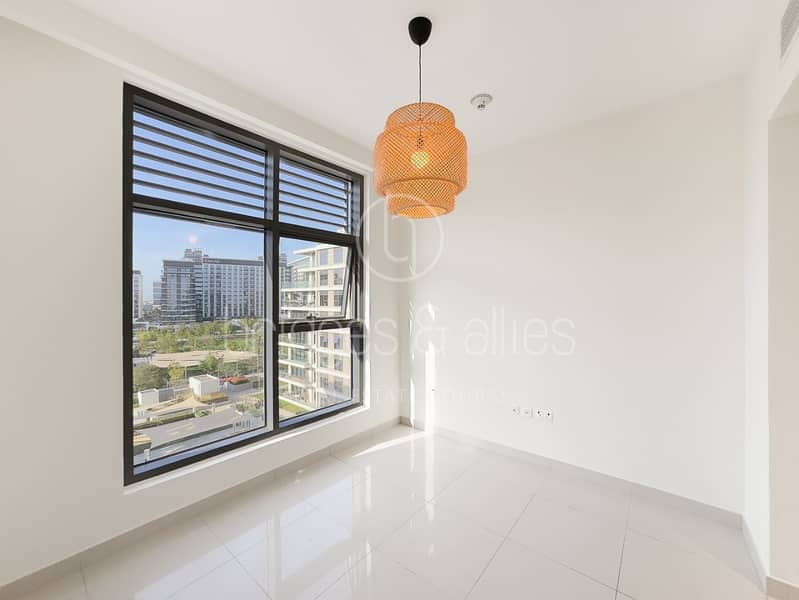 CORNER 2 BED | PARK AND POOL VIEW | GREAT LAYOUT - Image 10