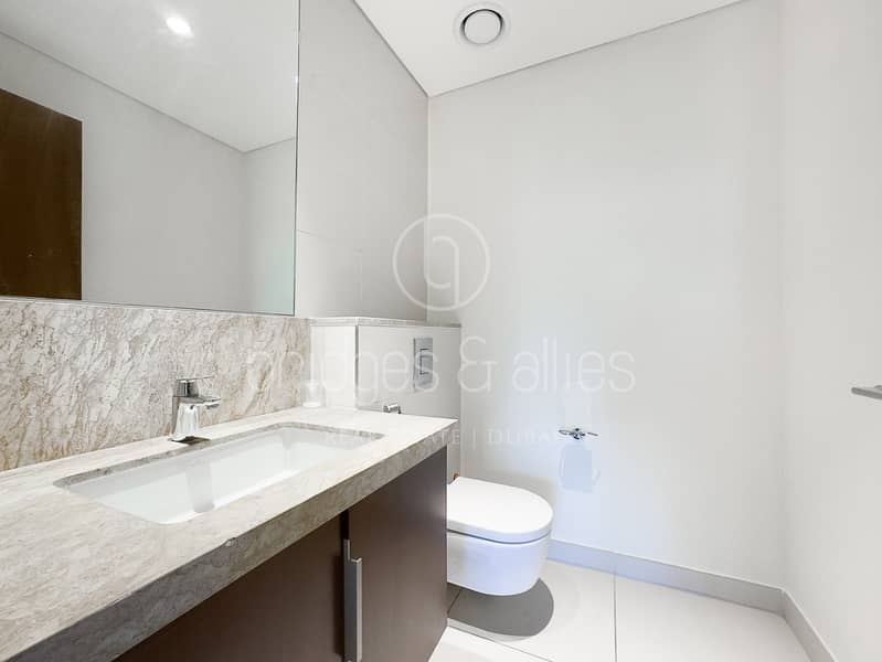 CORNER 2 BED | PARK AND POOL VIEW | GREAT LAYOUT - Image 16