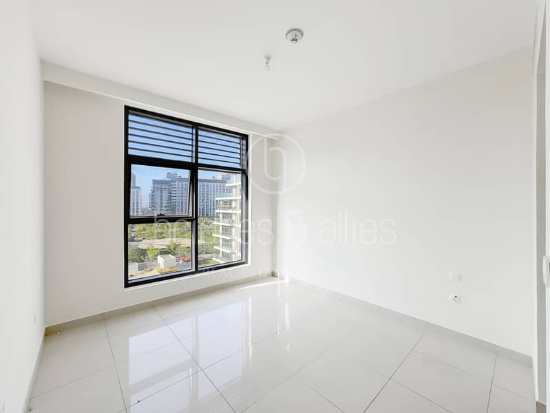 CORNER 2 BED | PARK AND POOL VIEW | GREAT LAYOUT - Image 17