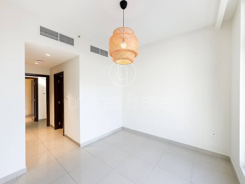 CORNER 2 BED | PARK AND POOL VIEW | GREAT LAYOUT - Image 18