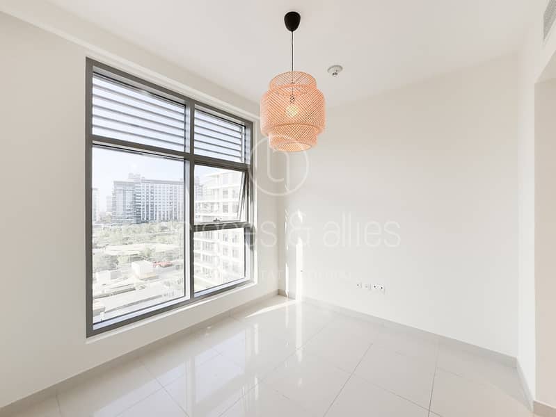 CORNER 2 BED | PARK AND POOL VIEW | GREAT LAYOUT - Image 19