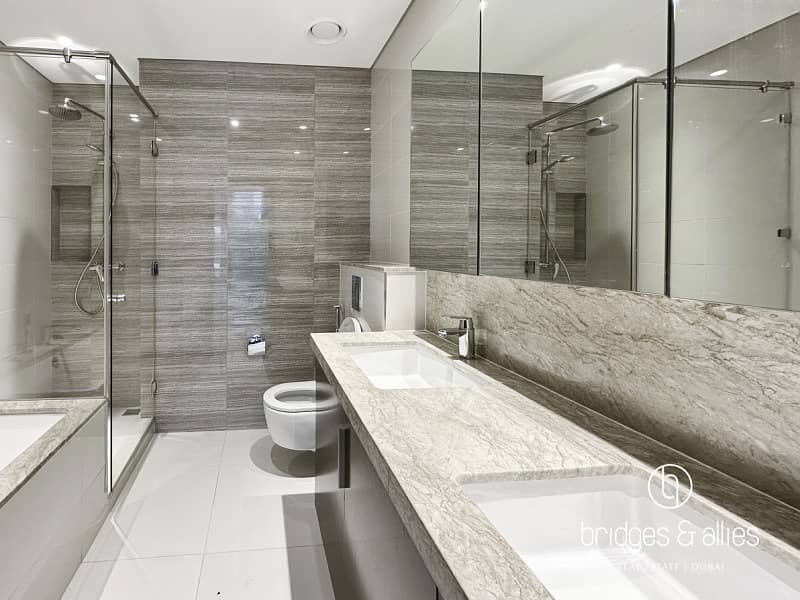 CORNER 2 BED | PARK AND POOL VIEW | GREAT LAYOUT - Image 20