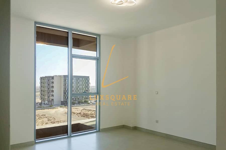 Spacious 3 BR I Modern Interiors I Prime Location