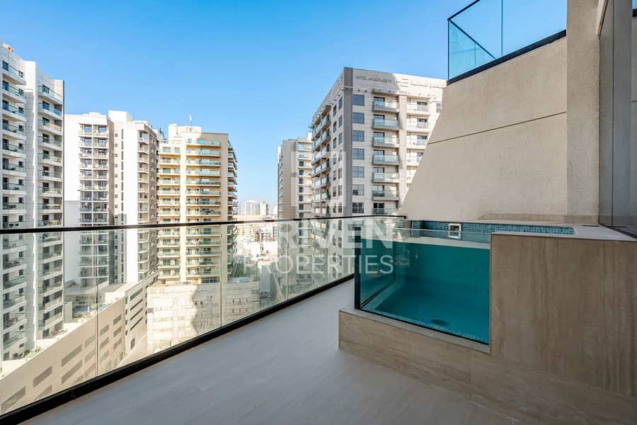 Royal Suite | Private Jacuzzi | Lower Floor - Image 10