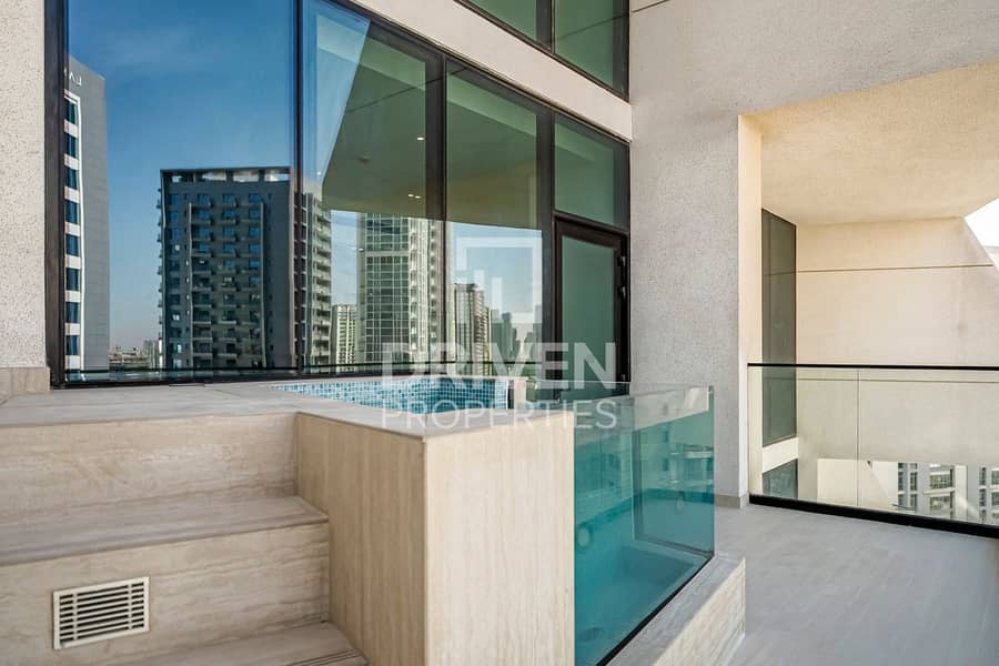 Royal Suite | Private Jacuzzi | Lower Floor - Image 11