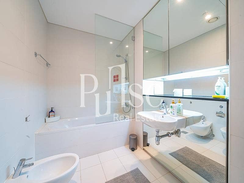 Spacious 2BR Apartment with DIFC and Sea Views