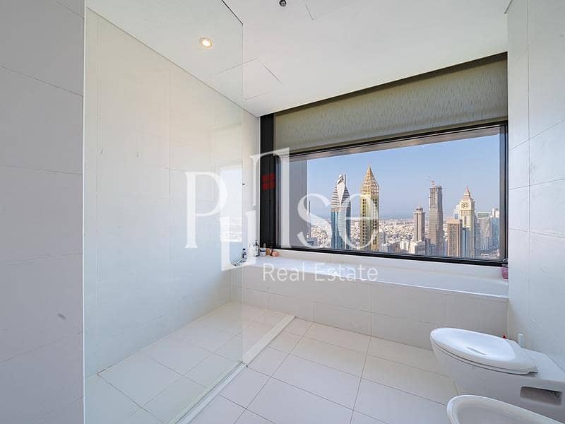 Spacious 2BR Apartment with DIFC and Sea Views - Image 9
