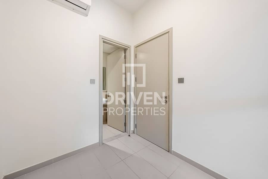 Well Maintained | Single Row | Ready to Move