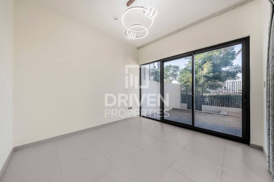 Well Maintained | Single Row | Ready to Move