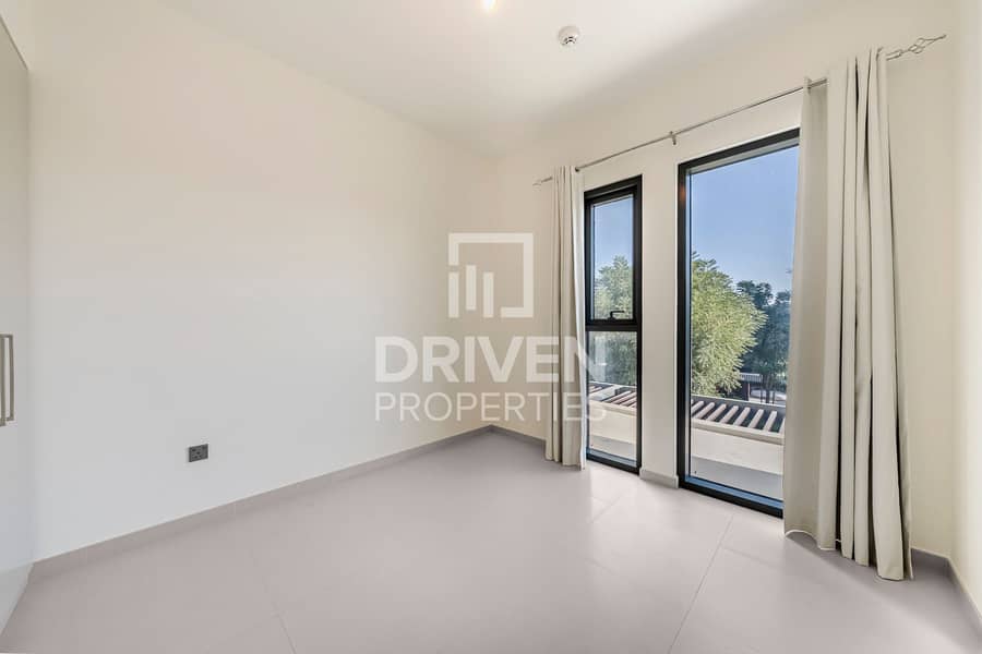 Well Maintained | Single Row | Ready to Move - Image 6