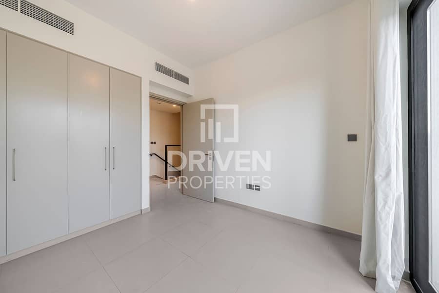 Well Maintained | Single Row | Ready to Move - Image 8