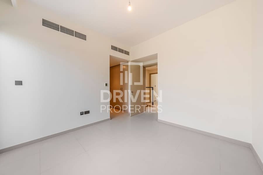 Well Maintained | Single Row | Ready to Move - Image 10