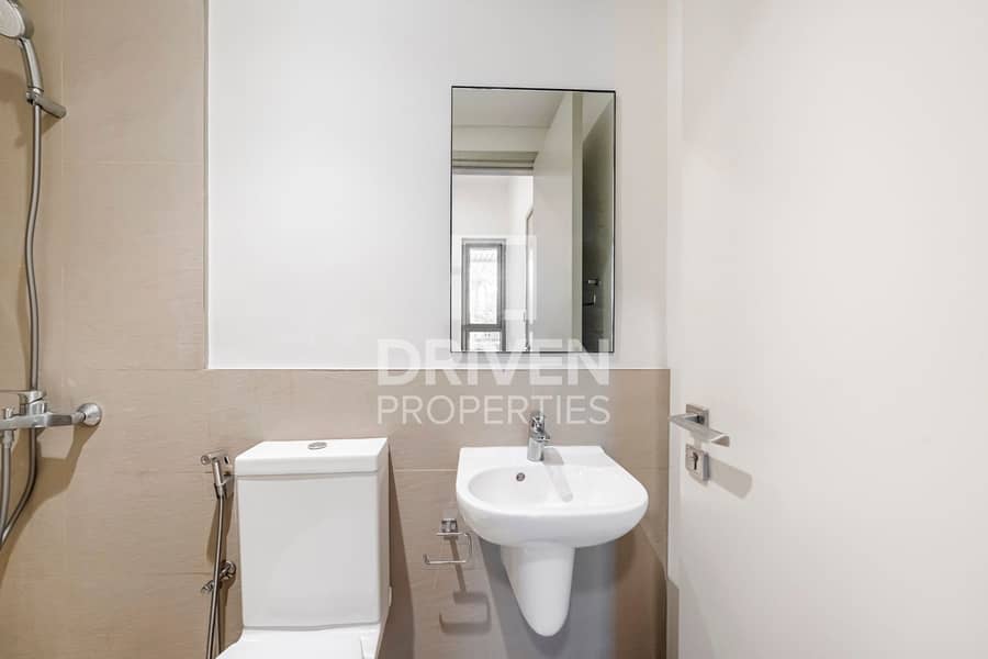 Well Maintained | Single Row | Ready to Move - Image 13