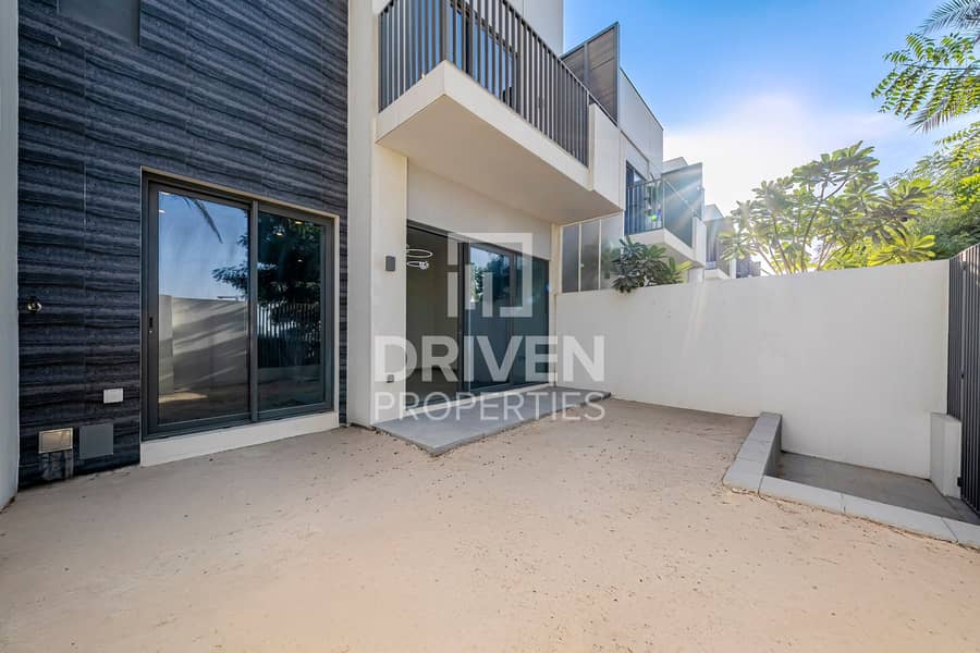 Well Maintained | Single Row | Ready to Move - Image 18
