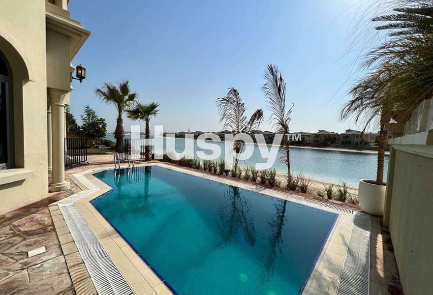 Vacant | Landscaped | Central Rotunda