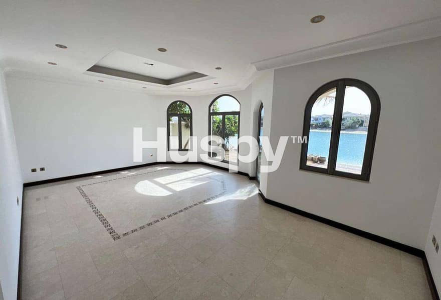 Vacant | Landscaped | Central Rotunda