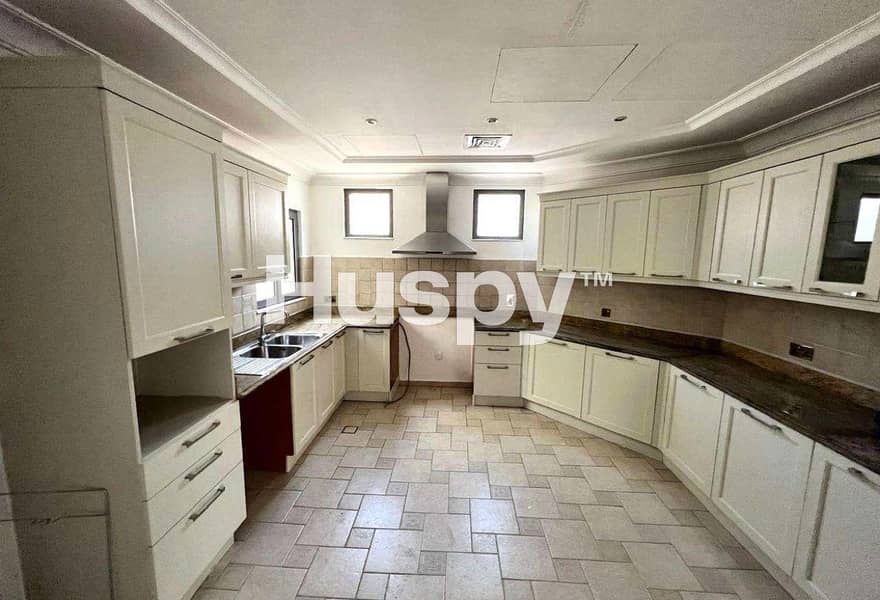 Vacant | Landscaped | Central Rotunda