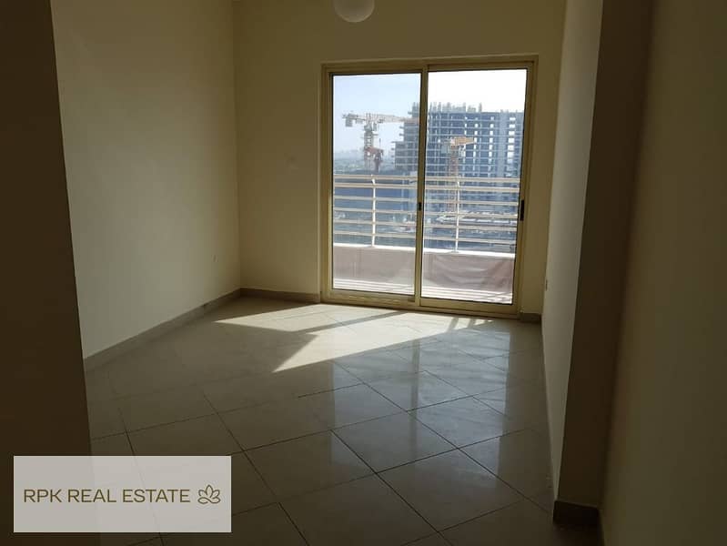 Vacant | Well Maintained | Lake View - Image 6