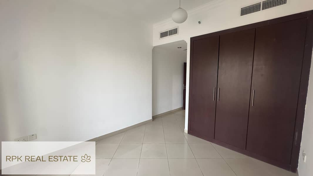 Vacant | Well Maintained | Lake View - Image 11